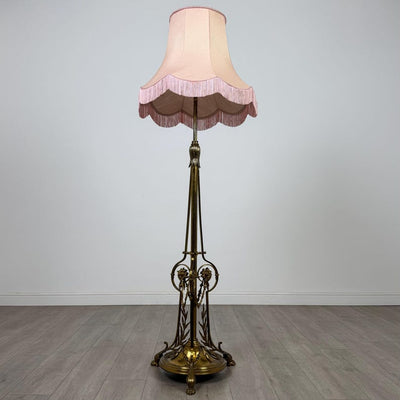 Antique 19th century decorative floor-standing lamp in brass, a very well made and finely crafted example of classic design. The lamp features exceptional attention to detail with beautifully executed brass mouldings, showcasing the quality and craftsmans