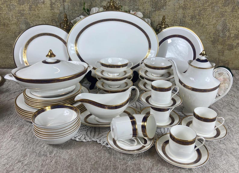 Royal Doulton Harlow dinner set
