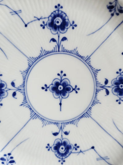 Royal Copenhagen Blue Fluted Half Lace #572 Antique Dinner Plate, ( price for 1 )