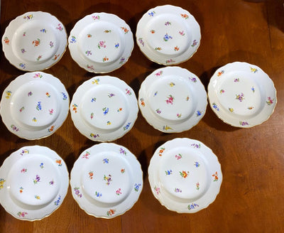 Meissen "Scattered Flowers" Tea/Coffee Service: 23-Piece Porcelain Set