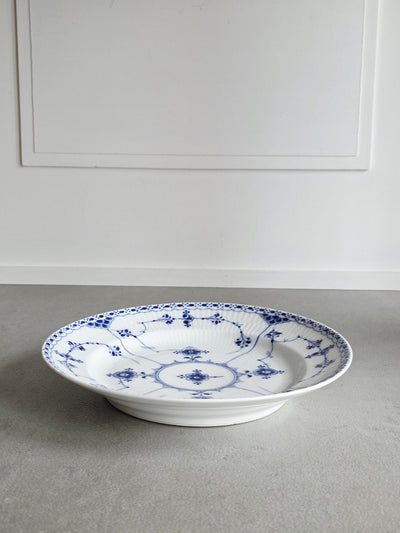 Royal Copenhagen Blue Fluted Half Lace #572 Antique Dinner Plate, ( price for 1 )