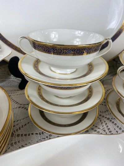 Royal Doulton Harlow dinner set