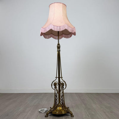 Antique 19th century decorative floor-standing lamp in brass, a very well made and finely crafted example of classic design. The lamp features exceptional attention to detail with beautifully executed brass mouldings, showcasing the quality and craftsmans