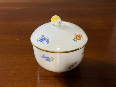 Meissen "Scattered Flowers" Tea/Coffee Service: 23-Piece Porcelain Set