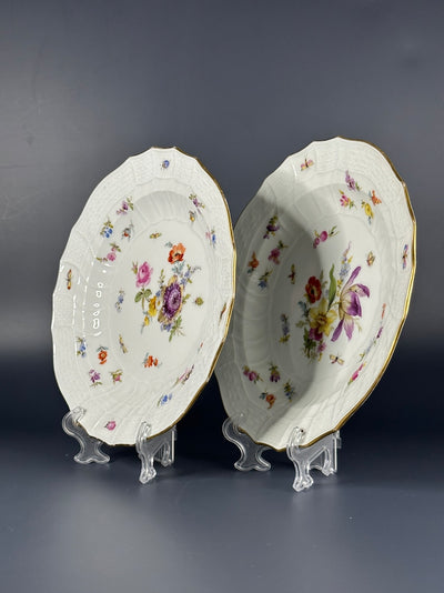 Meissen Neubrandenstein Relief Plates with Hand-Painted Floral Decoration

Dimensions:
Diameter: 20 cm (7.87 in)