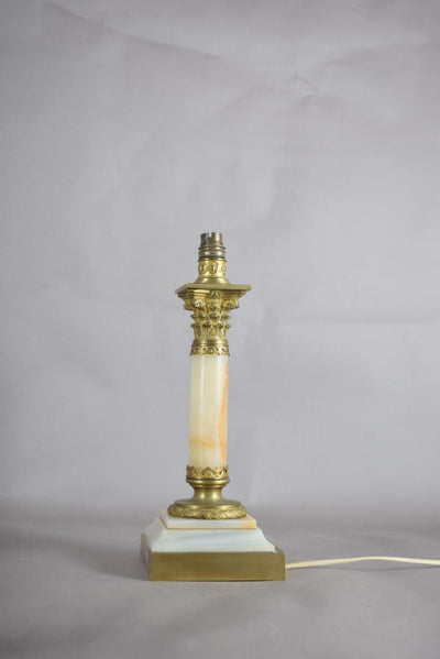 A beautiful early 20th-century table lamp crafted from elegant marble and richly detailed gilt bronze mounts.