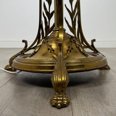 Antique 19th century decorative floor-standing lamp in brass, a very well made and finely crafted example of classic design. The lamp features exceptional attention to detail with beautifully executed brass mouldings, showcasing the quality and craftsmans