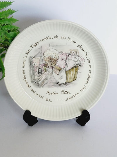 Vintage Beatrix Potter Mrs Tiggy Winkle Small Tea Plate - Wedgwood - Made In England - Diameter - 15 cm -