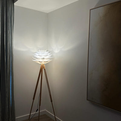 Retro tripod floor lamp – adjustable 125–170 cm, beech stand, flower shade, E27, warm light