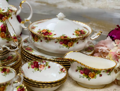 91 Piece Vintage Royal Albert Old Country Roses Dinner Service for 8, made in england ( Never Used)