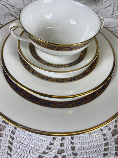 Royal Doulton Harlow dinner set