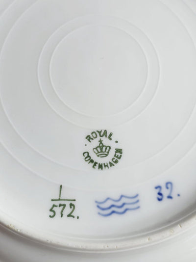 Royal Copenhagen Blue Fluted Half Lace #572 Antique Dinner Plate, ( price for 1 )