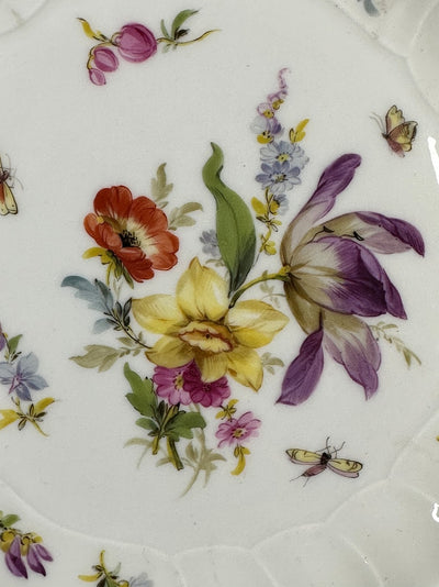 Meissen Neubrandenstein Relief Plates with Hand-Painted Floral Decoration

Dimensions:
Diameter: 20 cm (7.87 in)