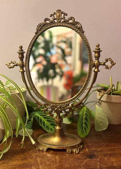 This mirror is absolutely stunning, amazing details and intricate metal work. L