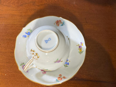 Meissen "Scattered Flowers" Tea/Coffee Service: 23-Piece Porcelain Set