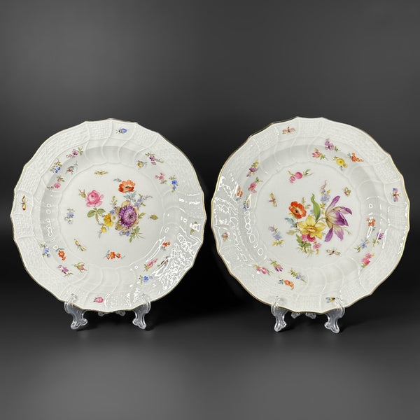Meissen Neubrandenstein Relief Plates with Hand-Painted Floral Decoration

Dimensions:
Diameter: 20 cm (7.87 in)
