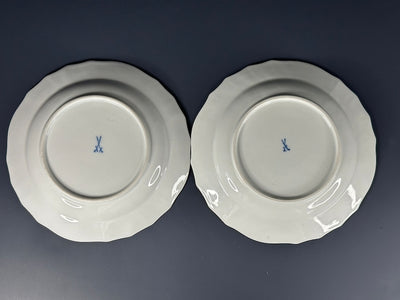 Meissen Neubrandenstein Relief Plates with Hand-Painted Floral Decoration

Dimensions:
Diameter: 20 cm (7.87 in)