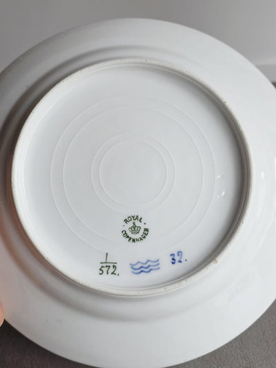 Royal Copenhagen Blue Fluted Half Lace #572 Antique Dinner Plate, ( price for 1 )