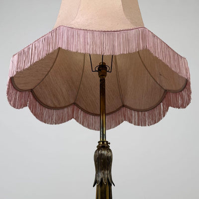 Antique 19th century decorative floor-standing lamp in brass, a very well made and finely crafted example of classic design. The lamp features exceptional attention to detail with beautifully executed brass mouldings, showcasing the quality and craftsmans