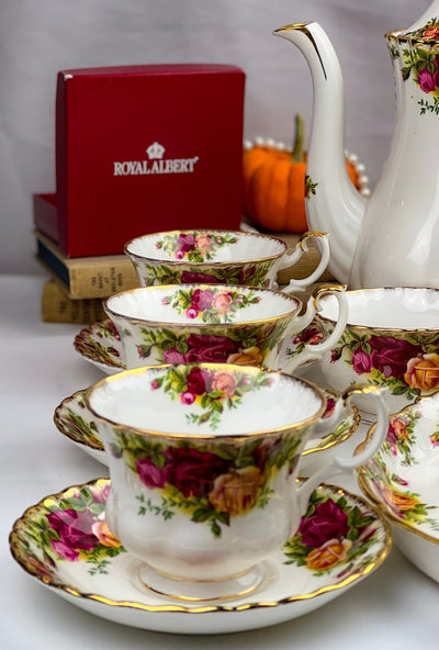 91 Piece Vintage Royal Albert Old Country Roses Dinner Service for 8, made in england ( Never Used)