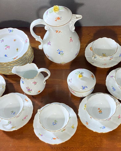 Meissen "Scattered Flowers" Tea/Coffee Service: 23-Piece Porcelain Set