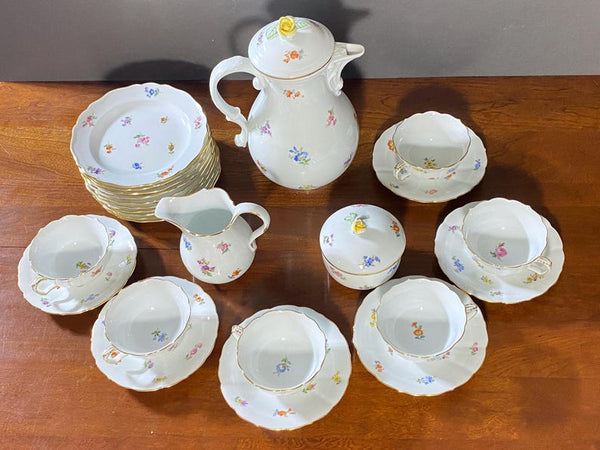 Meissen "Scattered Flowers" Tea/Coffee Service: 23-Piece Porcelain Set