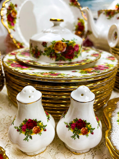 91 Piece Vintage Royal Albert Old Country Roses Dinner Service for 8, made in england ( Never Used)