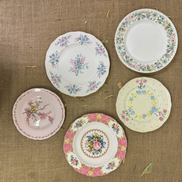 Beautiful collection of pretty antique plates perfect for handing on you're wall to create a statement piece of decor