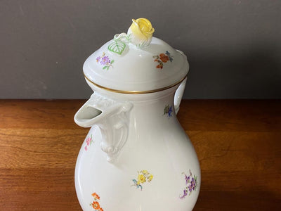 Meissen "Scattered Flowers" Tea/Coffee Service: 23-Piece Porcelain Set