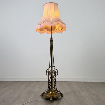 Antique 19th century decorative floor-standing lamp in brass, a very well made and finely crafted example of classic design. The lamp features exceptional attention to detail with beautifully executed brass mouldings, showcasing the quality and craftsmans
