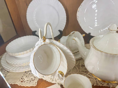 Vintage Royal Albert Val D'Or China – 42 Piece Dinnerware Set – Service for 6