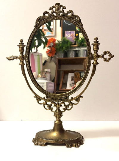 This mirror is absolutely stunning, amazing details and intricate metal work. L