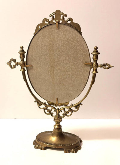 This mirror is absolutely stunning, amazing details and intricate metal work. L