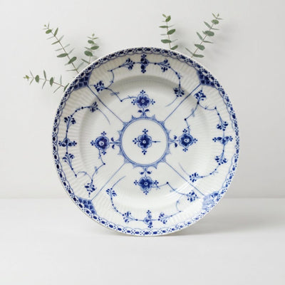 Royal Copenhagen Blue Fluted Half Lace #572 Antique Dinner Plate, ( price for 1 )